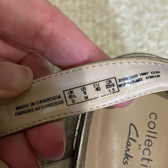 Clarks Caroleigh Bess Metallic Stappy Healed Sandals. US Size 9 - Picture 9 of 10
